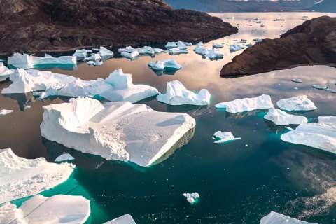 10.GRN_DJI_0167_0169.DR_ 
Greenland, September 2022
M/S Freya  Expedition 
East Greenland Scoresby Sound  fjord system 
Sunset, Icebergs
Taken from DJI Drone