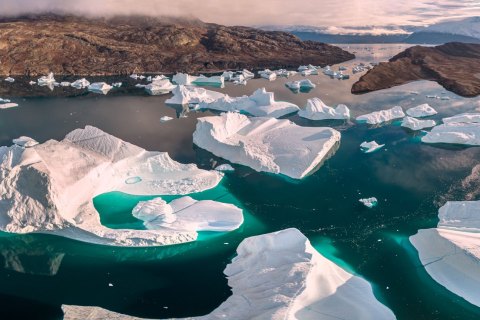 10.GRN_DJI_0182_0199.HP_.DR_ 
Greenland, September 2022
M/S Freya  Expedition 
East Greenland Scoresby Sound  fjord system 
Sunset, Icebergs
Taken from DJI Drone