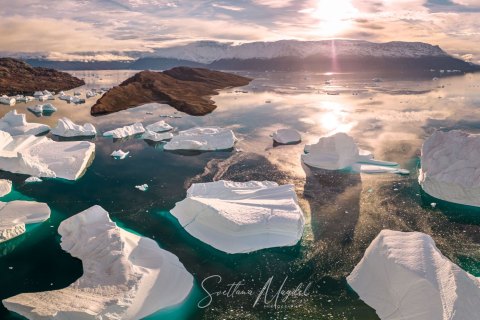10.GRN_DJI_0227_0240.HP_.DR_ 
Greenland, September 2022
M/S Freya  Expedition 
East Greenland Scoresby Sound  fjord system 
Sunset, Icebergs
Taken from DJI Drone