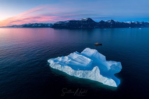 10.GRN_DJI_0851_0851.HP_.DR_ 
Greenland, September 2022
M/S Freya  Expedition 
East Greenland Scoresby Sound  fjord system 
Floating Iceberg
Taken from DJI Drone
