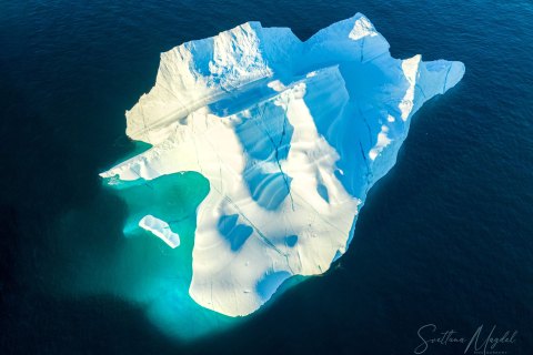 10.GRN_DJI_0889_0893.DR_ 
Greenland, September 2022
M/S Freya  Expedition 
East Greenland Scoresby Sound  fjord system 
Floating Iceberg
Taken from DJI Drone