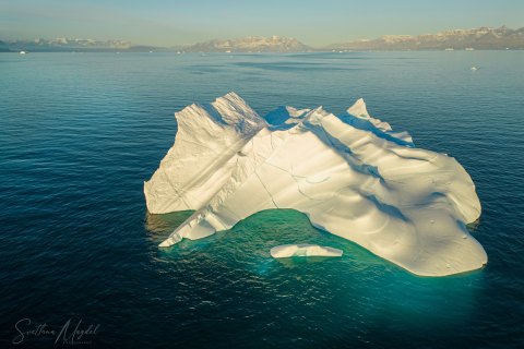 10.GRN_DJI_0899_0903.DR_ 
Greenland, September 2022
M/S Freya  Expedition 
East Greenland Scoresby Sound  fjord system 
Floating Iceberg
Taken from DJI Drone