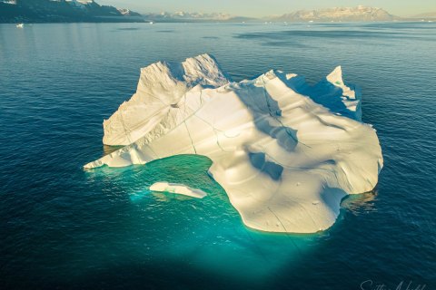 10.GRN_DJI_0914_0918.DR_ 
Greenland, September 2022
M/S Freya  Expedition 
East Greenland Scoresby Sound  fjord system 
Floating Iceberg
Taken from DJI Drone