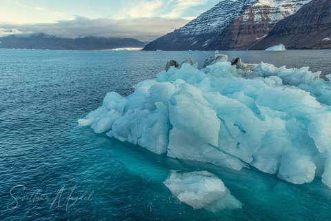 01.GRN_SM05157 
Greenland, September 2022
M/S Freya  Expedition 
East Greenland Scoresby Sound  fjord system 
Viking Bay Icebergs