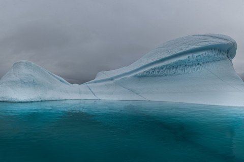 06.GRN_SM05560_05566.P 
Greenland, September 2022
M/S Freya  Expedition 
East Greenland Scoresby Sound  fjord system 
 Iceberg   city (from Zodiac)