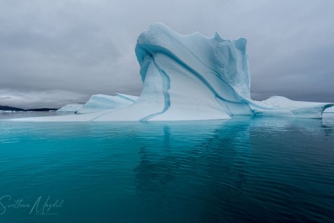 06.GRN_SM05583 
Greenland, September 2022
M/S Freya  Expedition 
East Greenland Scoresby Sound  fjord system 
 Iceberg   city (from Zodiac)