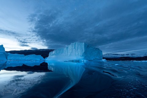 06.GRN_SM05816 
Greenland, September 2022
M/S Freya  Expedition 
East Greenland Scoresby Sound  fjord system 
 Iceberg   city (from Zodiac)