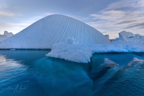 08.GRN_SM05953 
Greenland, September 2022
M/S Freya  Expedition 
East Greenland Scoresby Sound  fjord system 
Iceberg   city, (from Zodiac)