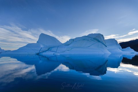 08.GRN_SM06003 
Greenland, September 2022
M/S Freya  Expedition 
East Greenland Scoresby Sound  fjord system 
Sunrise, Iceberg   city, (from Zodiac)