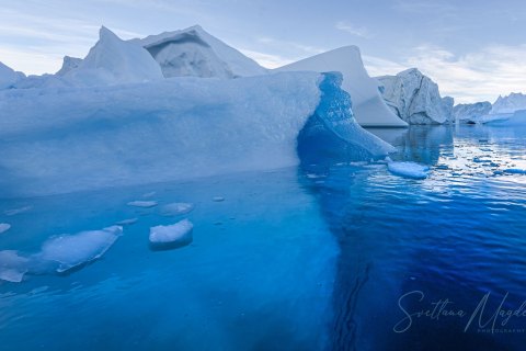 08.GRN_SM06017 
Greenland, September 2022
M/S Freya  Expedition 
East Greenland Scoresby Sound  fjord system 
Iceberg   city, (from Zodiac)