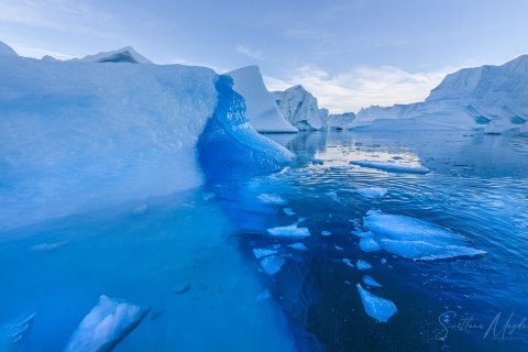 08.GRN_SM06019 
Greenland, September 2022
M/S Freya  Expedition 
East Greenland Scoresby Sound  fjord system 
Iceberg   city, (from Zodiac)