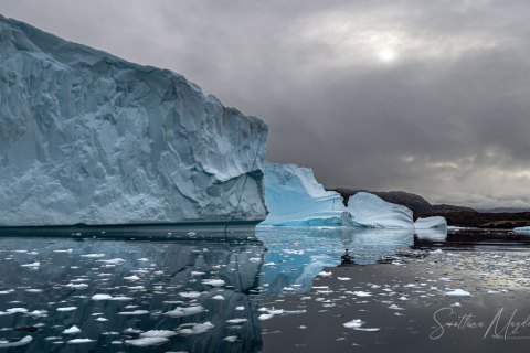 06.GRN_SVM0465 
Greenland, September 2022
M/S Freya  Expedition 
East Greenland Scoresby Sound  fjord system 
Iceberg   city  (from Zodiac)