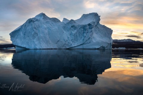 05.GRN_SVM0796_0797 
Greenland, September 2022
M/S Freya  Expedition 
East Greenland Scoresby Sound  fjord system 
Sunrise in Icebergs  city (from Zodiac)