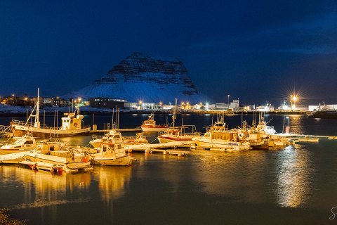 SVM5118 
Grundarfjordur port with a view on Mount Kirkjufell