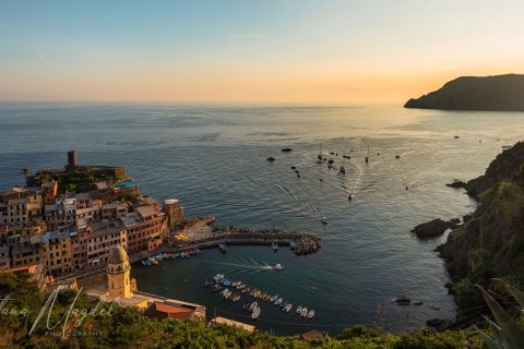 01.ITL19_SM00476 
Europe, Italy, Liguria, Cinque Terre, Vernazza, Sunset