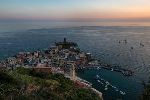 01.ITL19_SM00488 
Europe, Italy, Liguria, Cinque Terre, Vernazza, Sunset